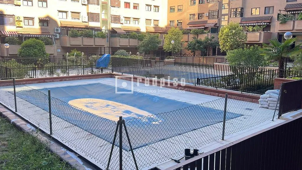 Piscine - Apartment with Pool in Las Rosas, Madrid