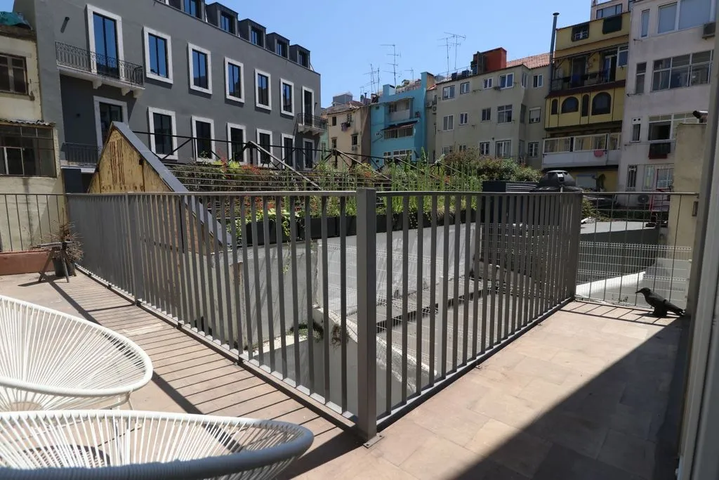 Terrasse - Renovated T1+1 Apartment in Lisbon