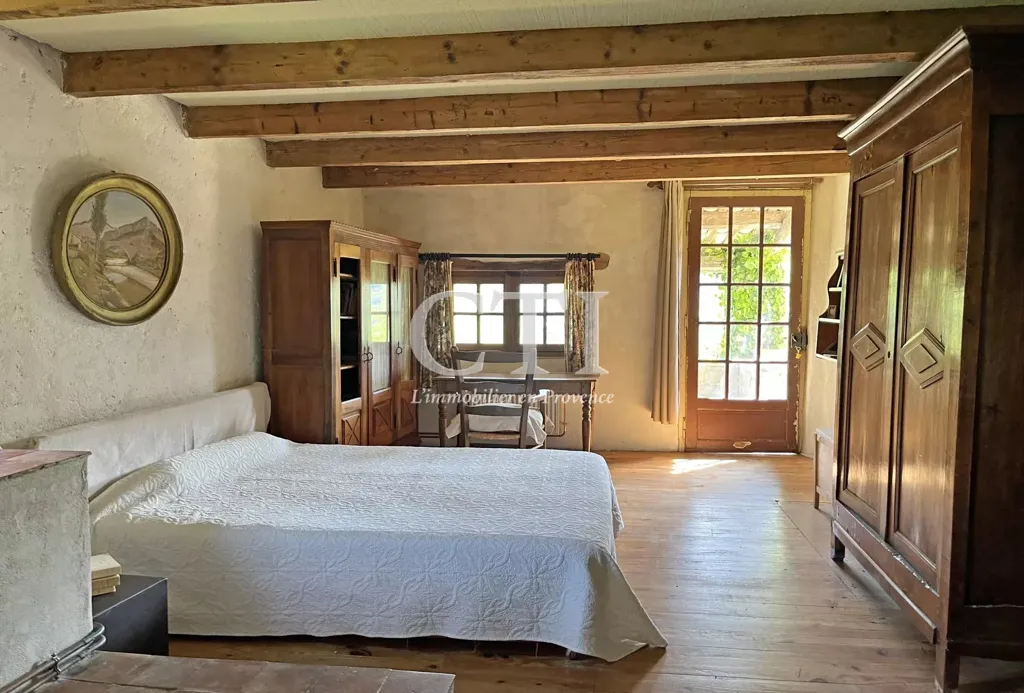 Chambres - Maison Campagnarde en Pierre avec Vue Panoramique en Provence