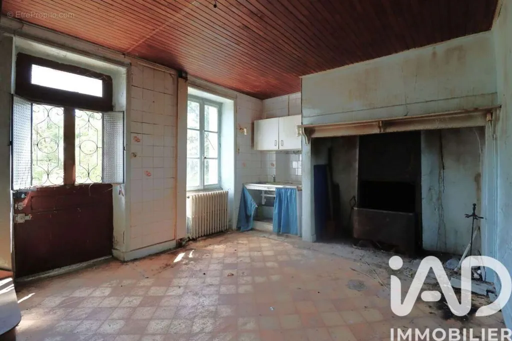 Maison en Pierre avec Vue sur Vallée à Combressol