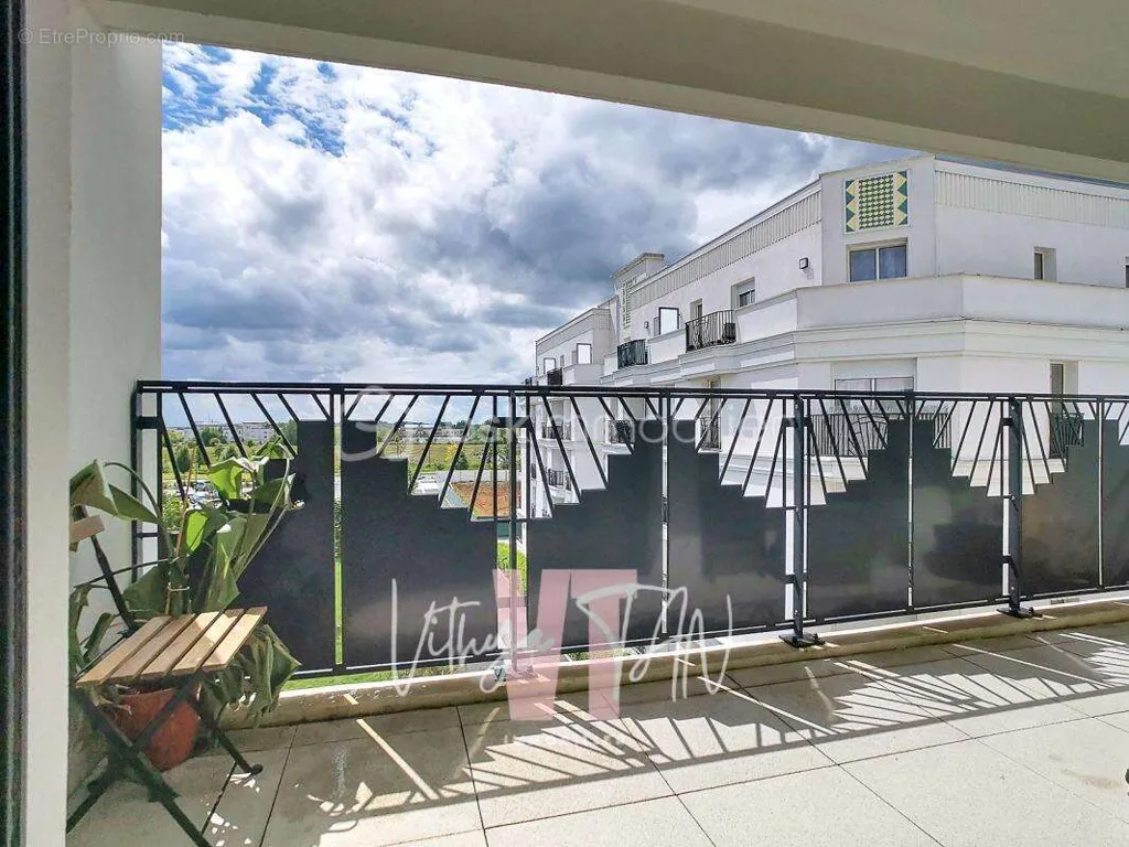 Balcone - 4-Bedroom Flat with Balcony in Chessy Centre