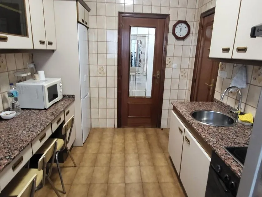 Cocina - Piso con balcón y ascensor en Albacete Centro