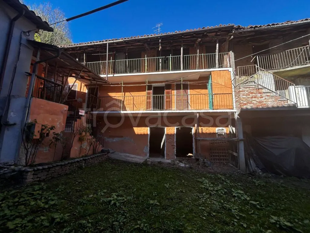 Välivaade - Three-Storey House with Garden in Bagnasco