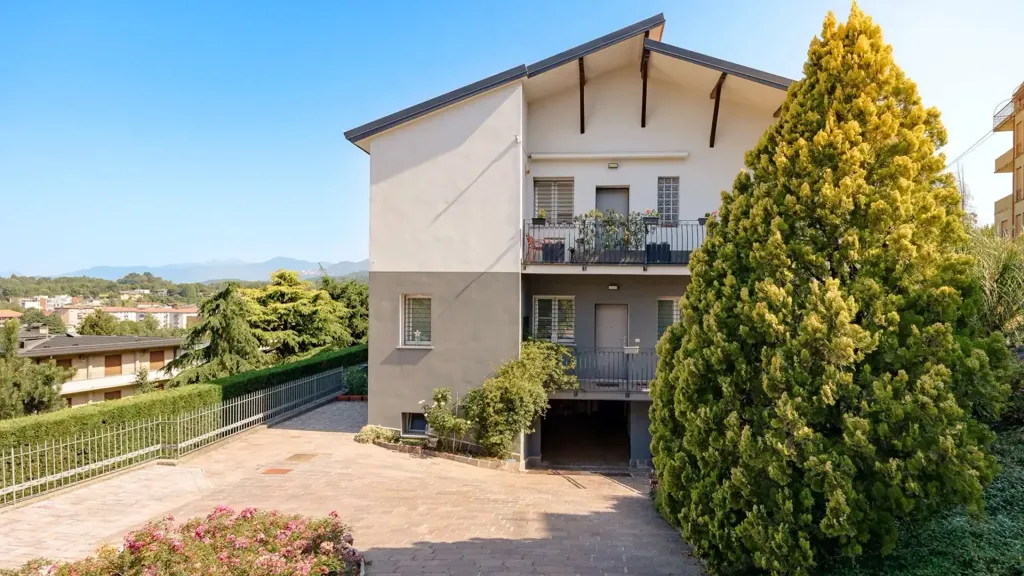 Välivaade - Luxury Villa with Private Garden in Cantù