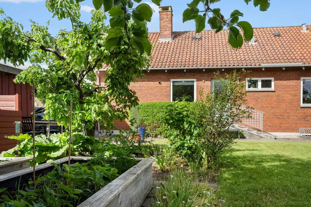 Jardin - Detached Villa with Garden in Brøndby