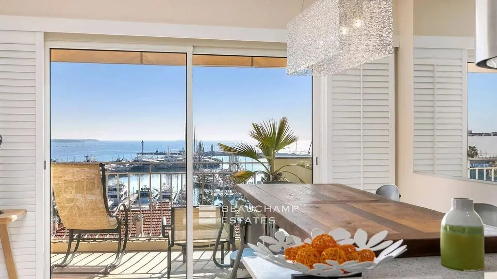 Rõdu - Luxury Apartment with Sea View in Cannes