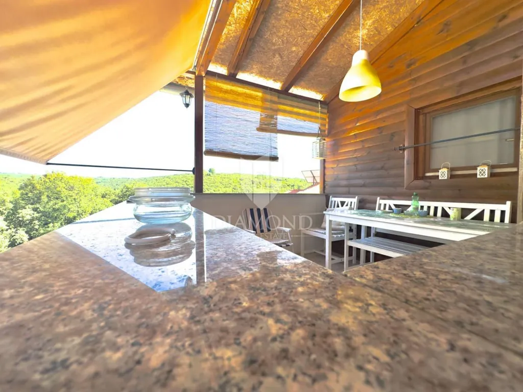 Terrazza - Functional Cottage with Forest View in Pavičini