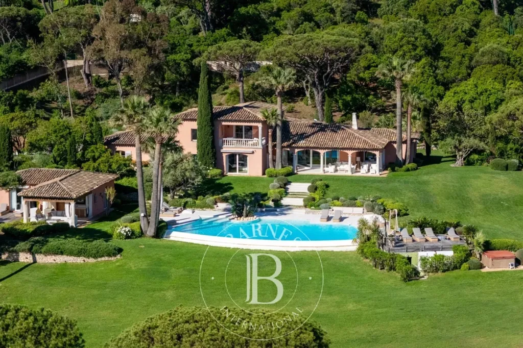 Õhuvaade - Secluded Villa with Sea View in Ramatuelle
