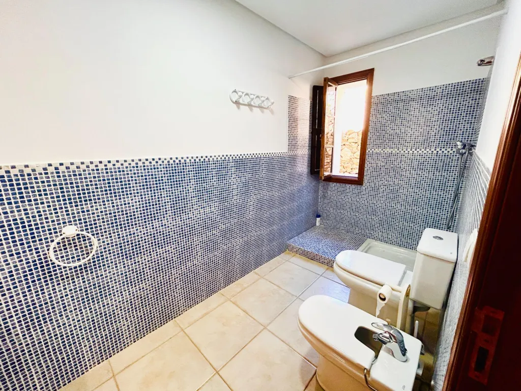 Salles de bain - Rustic Finca with Pool in Puigpunyent
