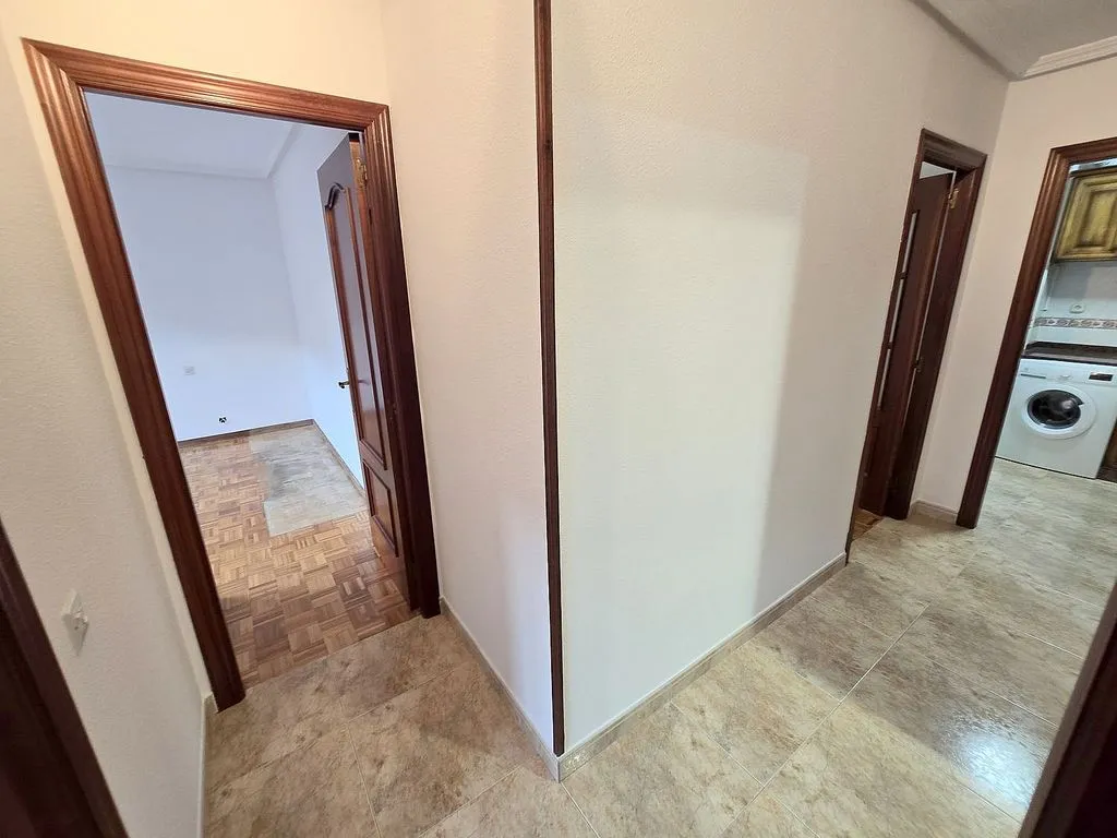 Esik - 3-Bedroom Flat with Garage in El Llano, Gijón