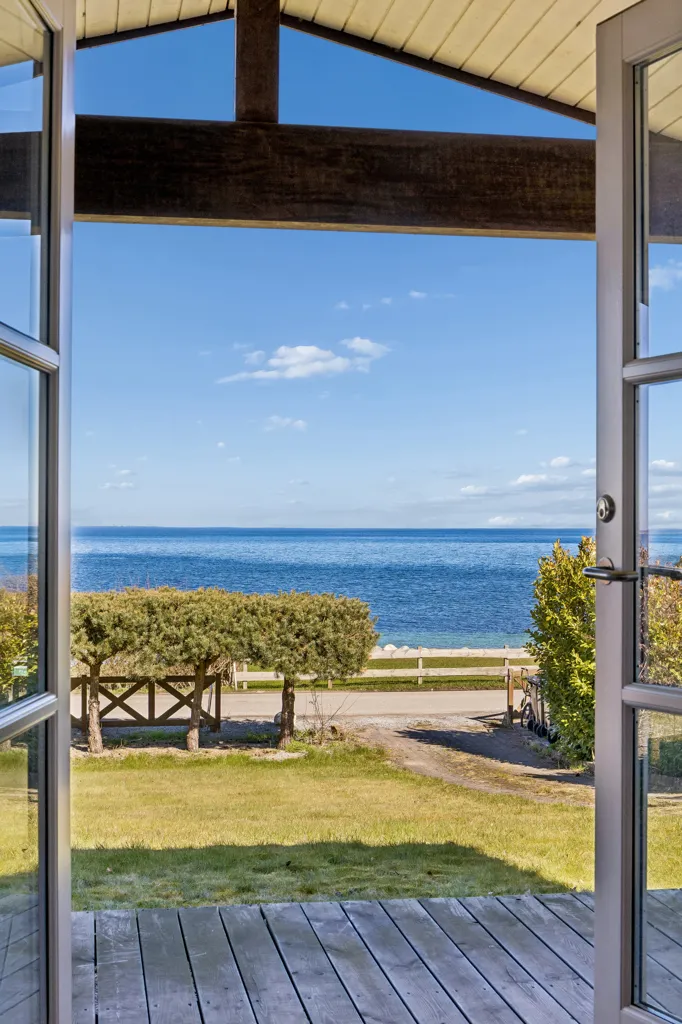 Terrasse - Holiday Home with Private Beach in Køge