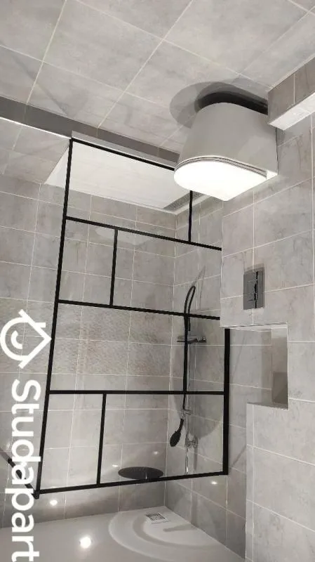 Salles de bain - Chambre en Colocation Meublée avec Terrasse à Saint-Étienne