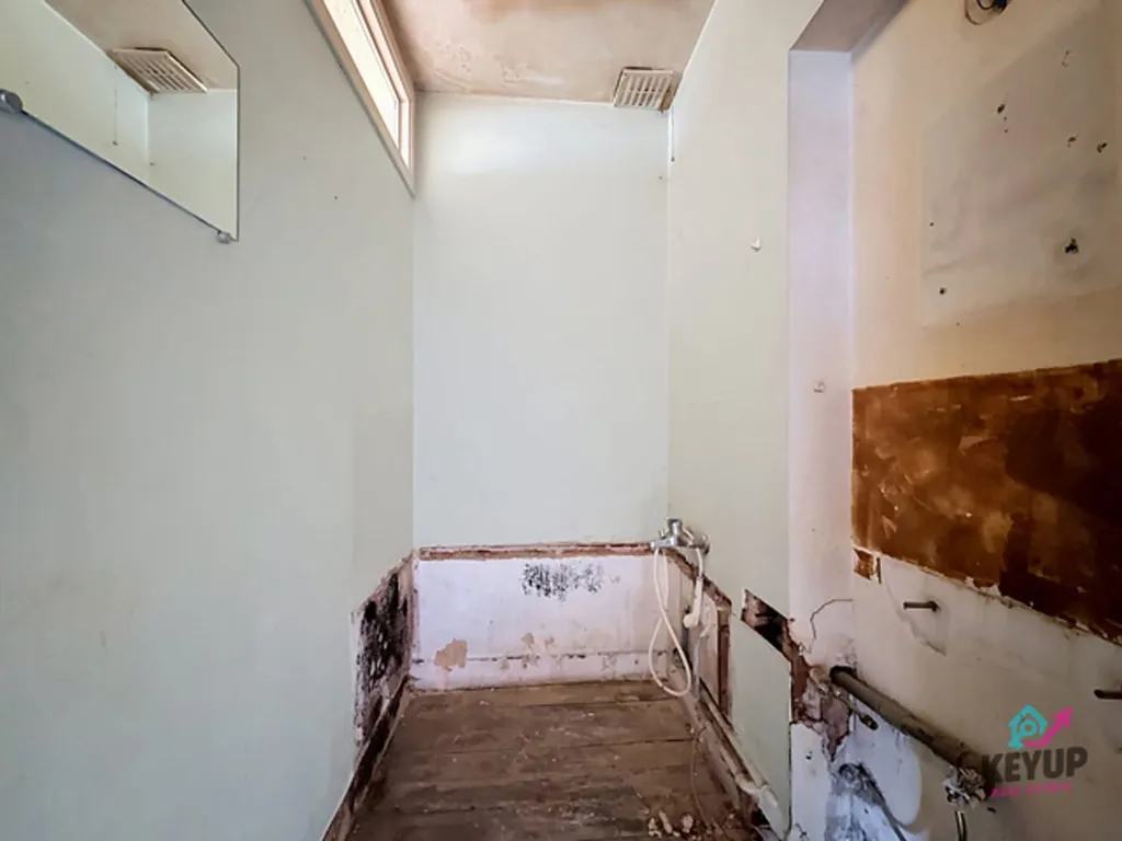 Toad - 61 m² Apartment with Renovation Potential in Dinant