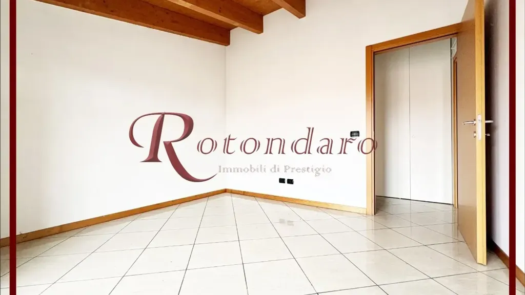 Pièces - Mansarded Flat with Balcony in Milan