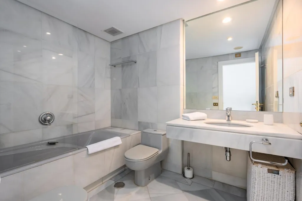 Salles de bain - Duplex Penthouse with Sea Views in Puerto Banús