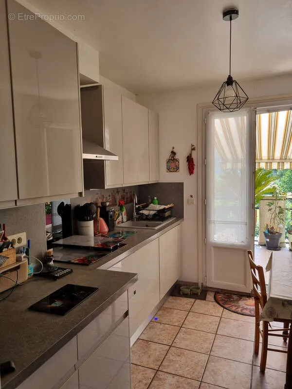 Köök - Apartment with Balcony in Viry-Châtillon