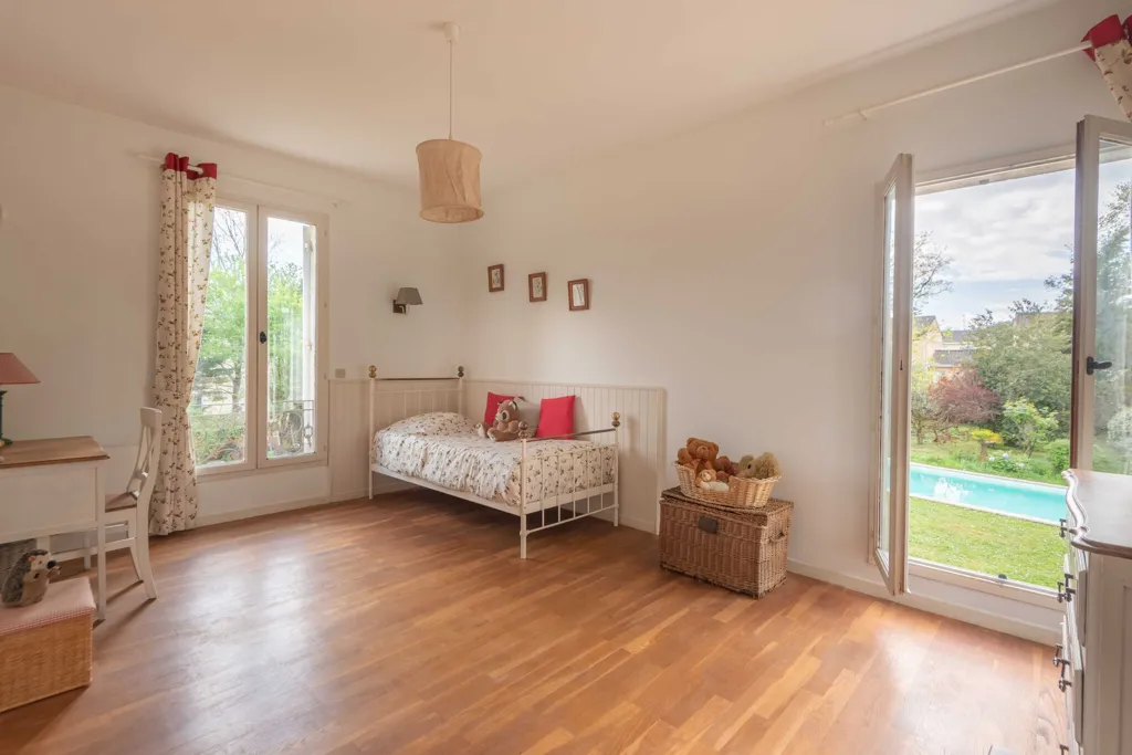 Bedrooms - Luxury House with Pool near Bordeaux