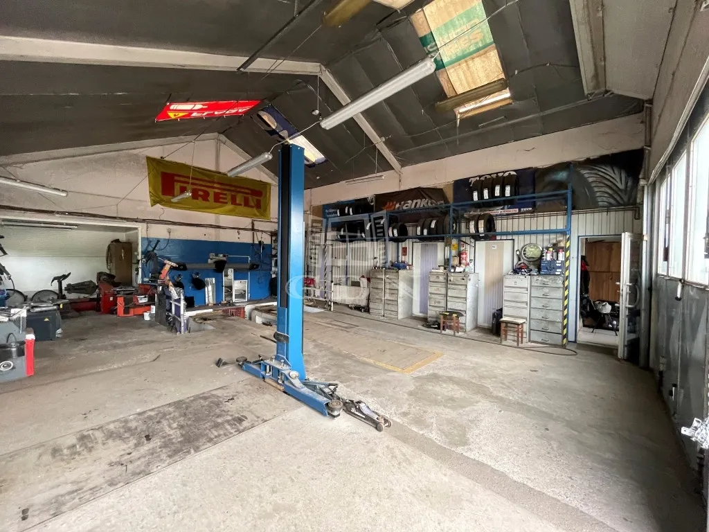 Garaaž - Established Industrial Workshop with Client Base in Monor