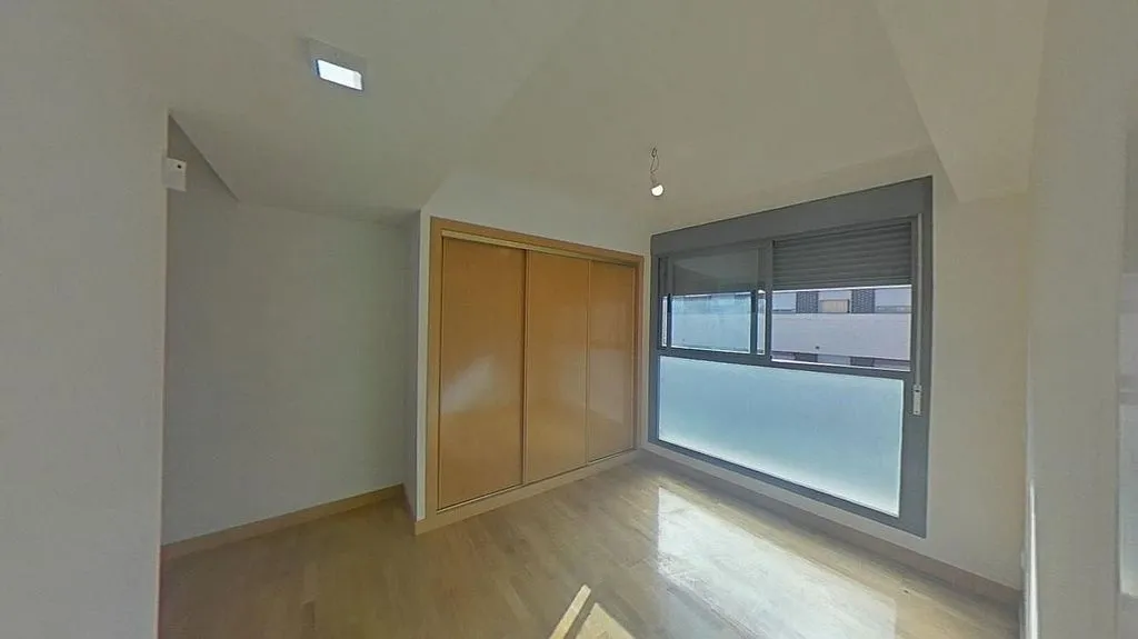 Esik - 1-Bedroom Flat with Garage in Numancia