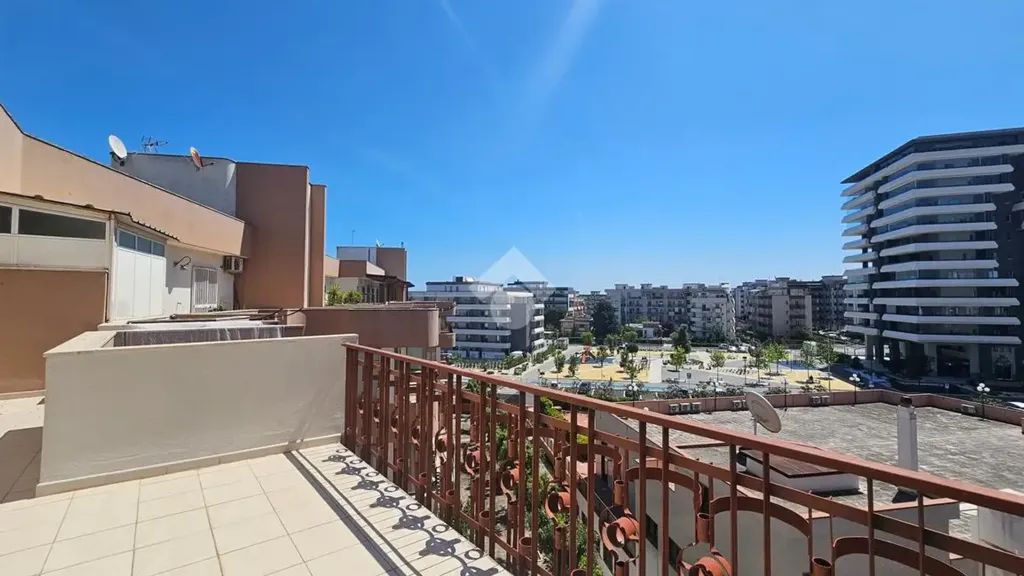 Rõdu - Attic Apartment with Double Aspect in Trani