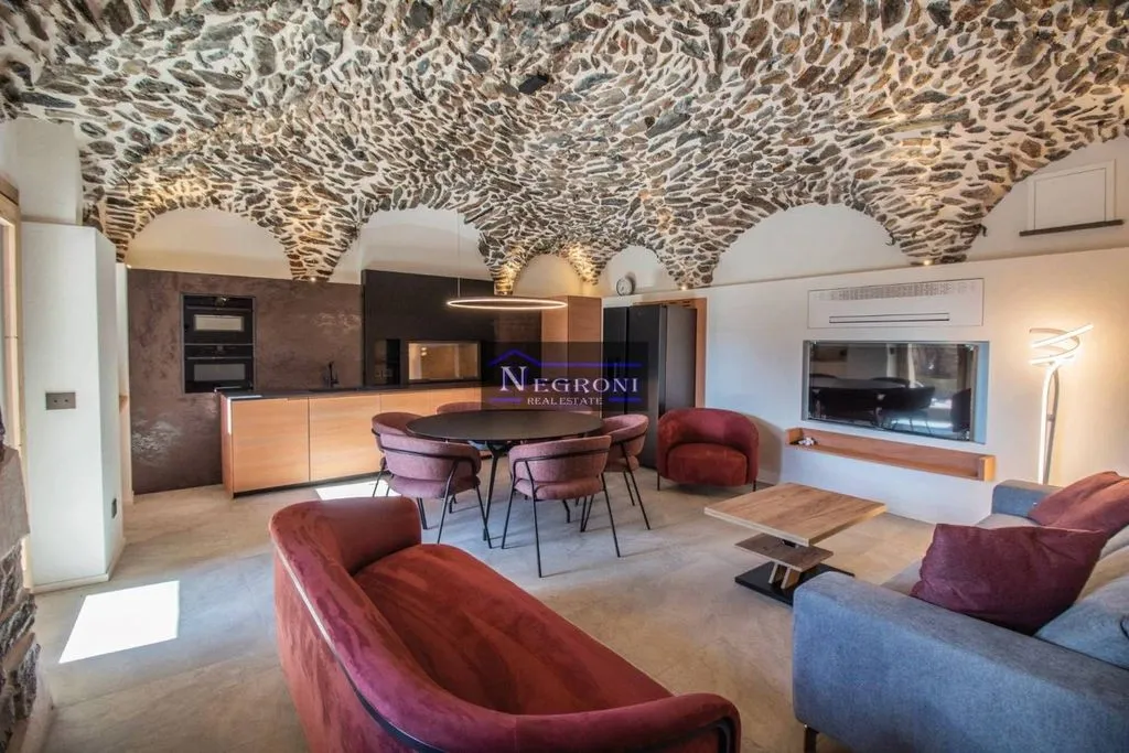 Elutuba - Luxury Apartment with Medieval View in Gromo