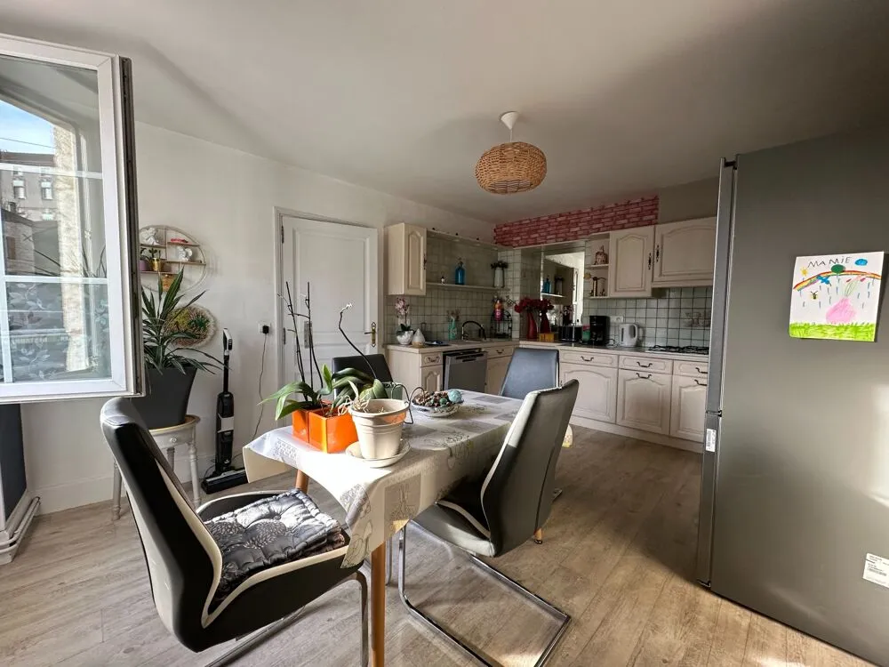 Salle à manger - Appartement Meublé avec Cuisine Aménagée à Luzech
