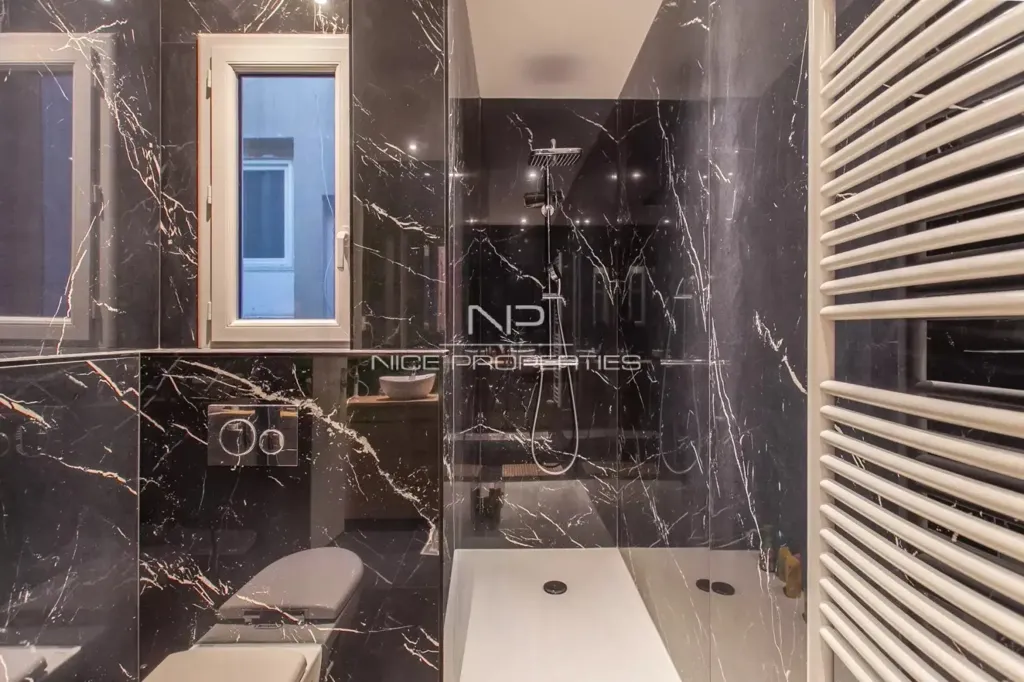 Vannitoad - Luxury Flat with Balcony in Nice Centre