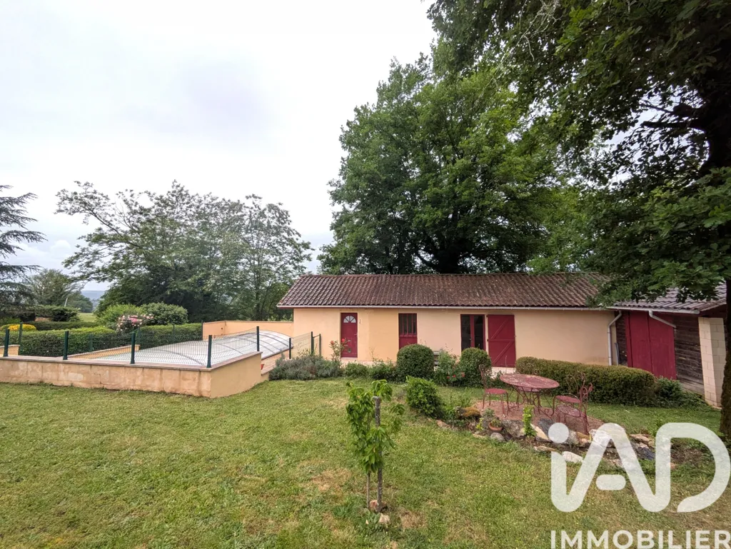 Jardin - Maison avec Piscine et Dépendance à Marnac