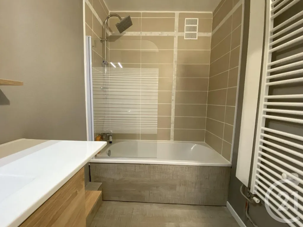 Vannitoad - T2 Flat with Parking in Lucé