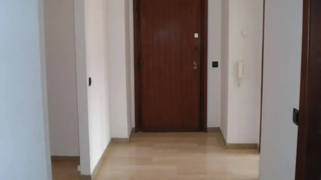 Esik - Apartment with Balconies in Piacenza