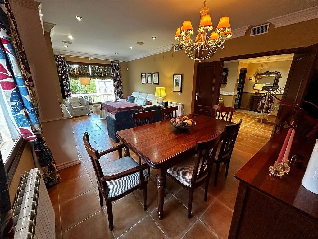 Salle à manger - Chalet with Pool and Terrace in Alcolea