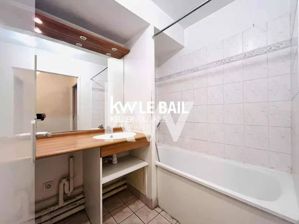Vannitoad - Studio with Balcony in Quiet Cergy Residence