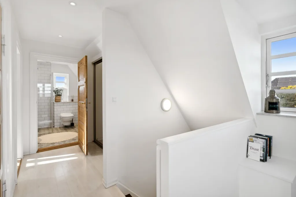Esik - Renovated Villa with Waterside in Strøby Egede