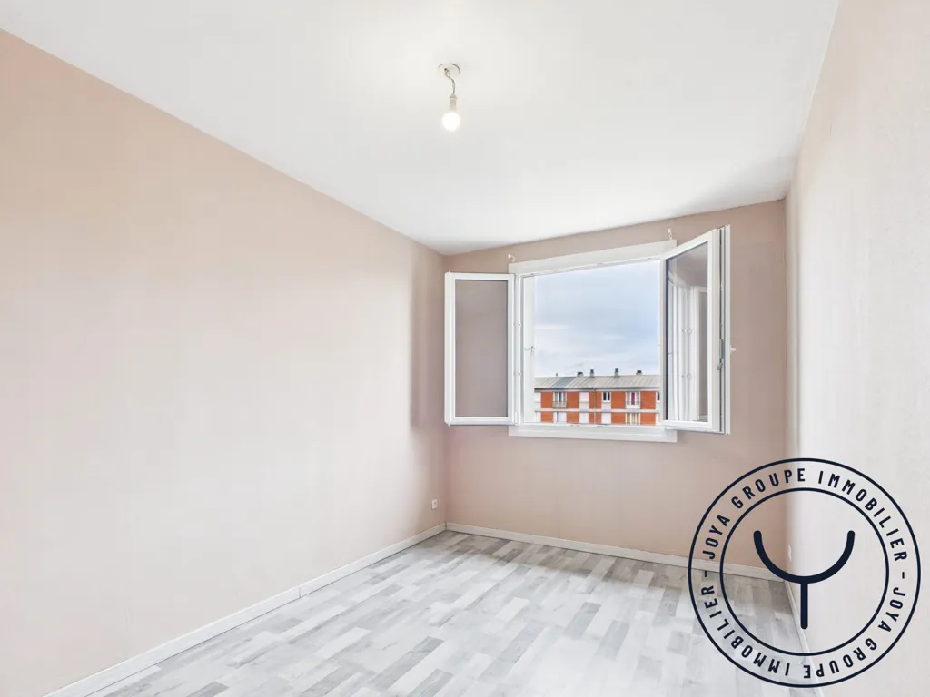 Pièces - Appartement Traversant avec Double Exposition à Saint-Julien-les-Villas