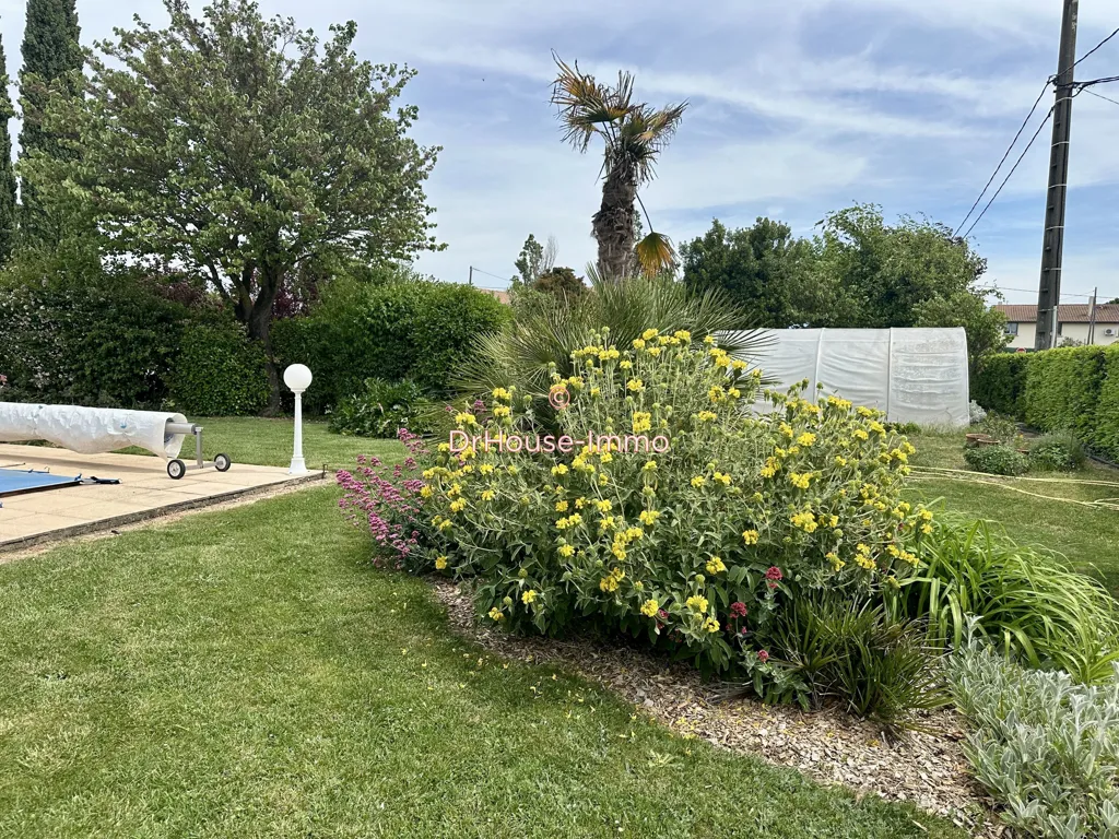 Jardin - Maison avec Piscine et Jardin à Malissard