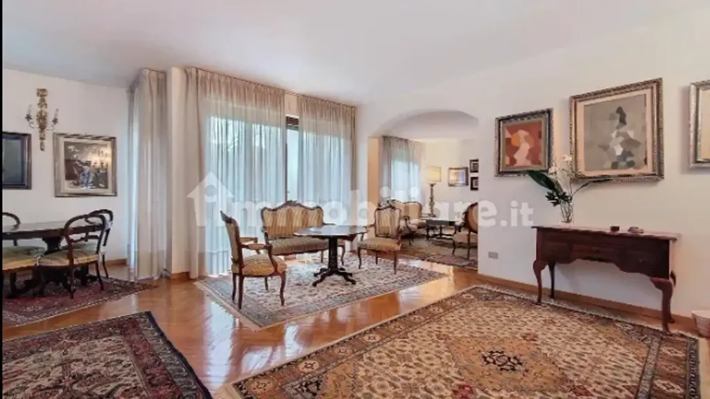 Living Room - Spacious Apartment with Balcony in Pisa Centre