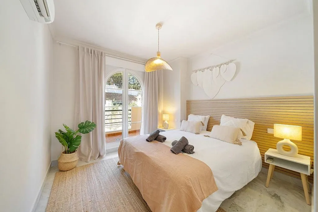 Chambres - Apartment with Pool in Nueva Andalucía Centre