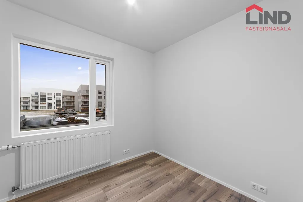 Toad - New Apartment with Elevator in Skarðshlíðarhverfi