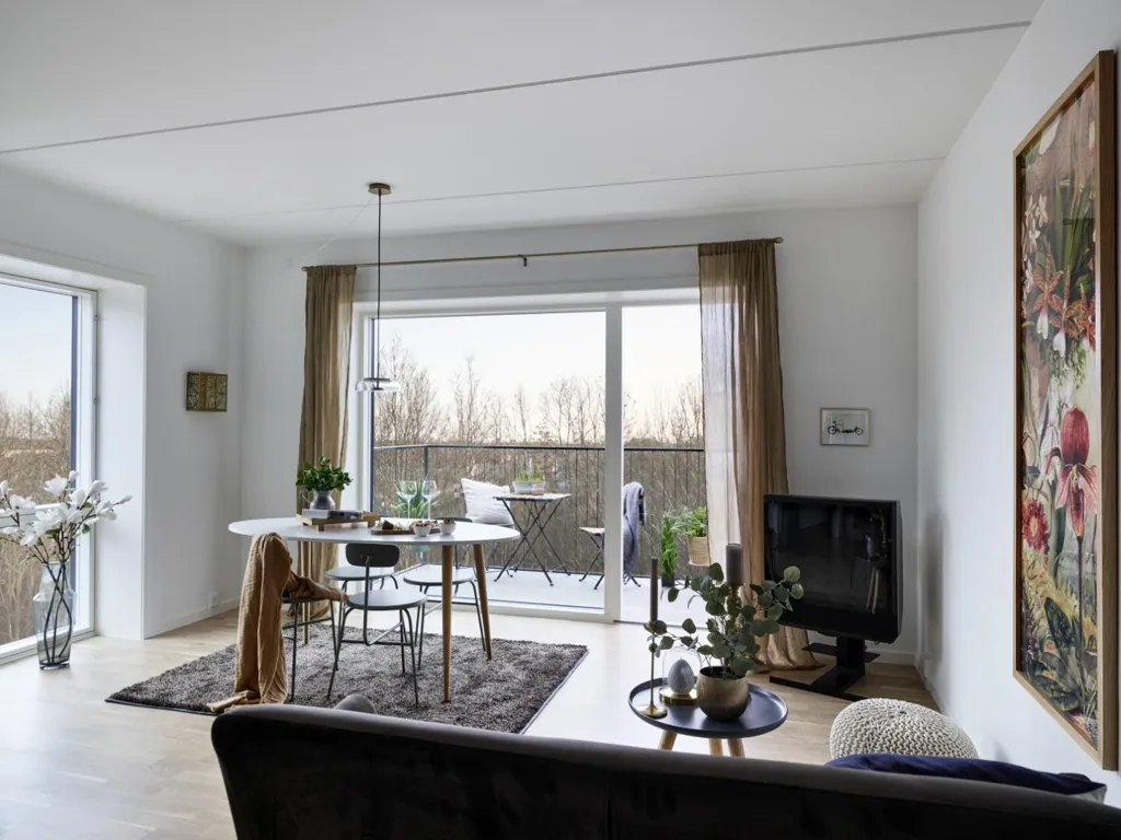 Elutuba - Modern Flat with South-Facing Balcony
