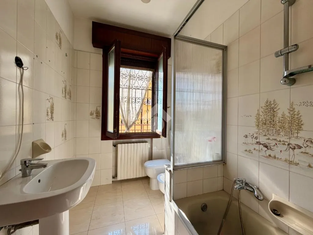Vannitoad - 3-Bedroom Apartment with Terrace in Modena
