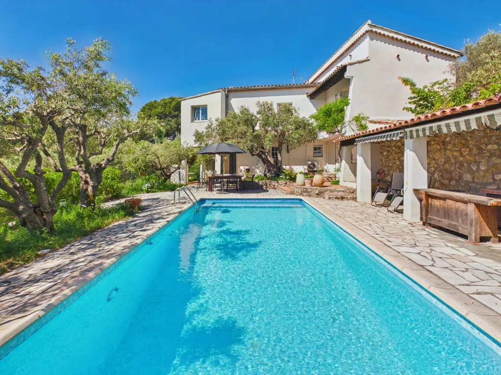 Bassein - Luxury Property with Two Villas in Draguignan