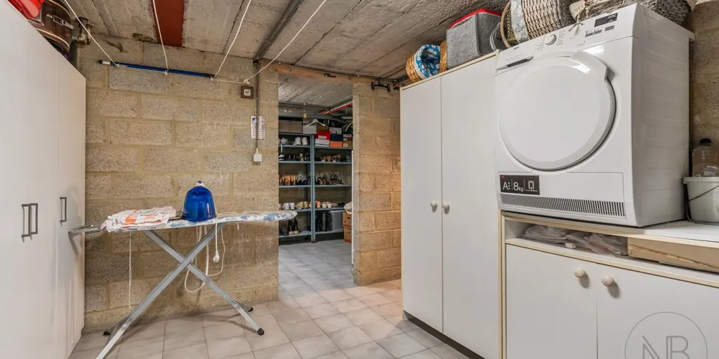 Pesuköök - Detached House with Integrated Workspace in Genk