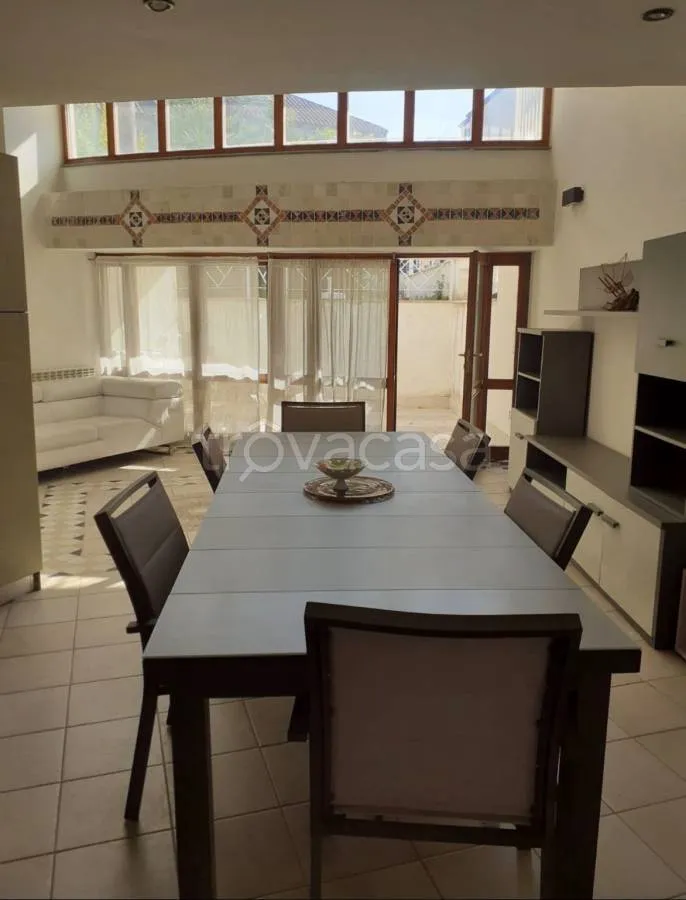 Salle à manger - Independent Villa with Dual Access in Parete