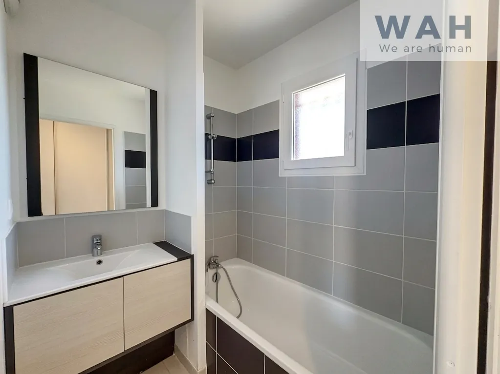Salles de bain - Appartement T2 avec Terrasses au Quartier Terre Blanche, Frontignan