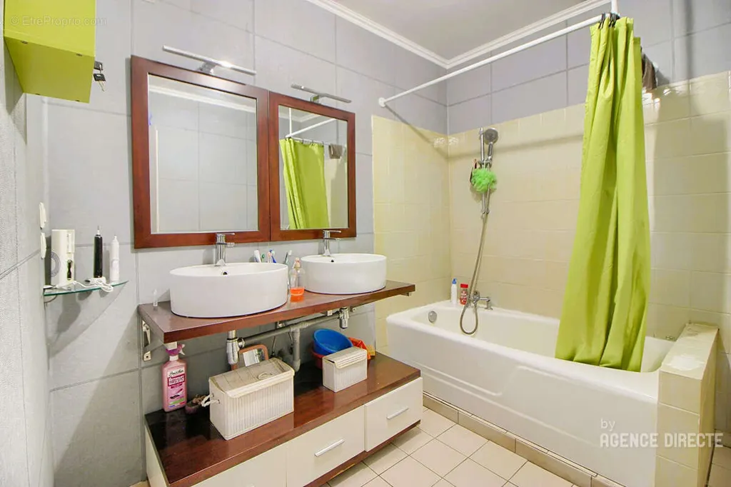 Salles de bain - Appartement avec Balcon et Parking à Rennes