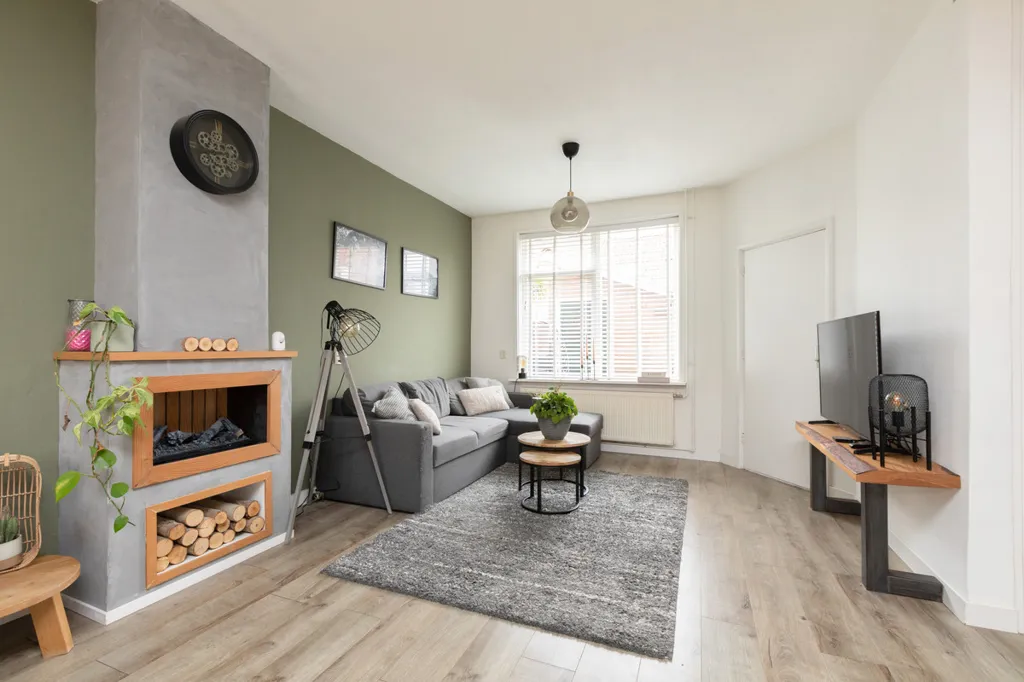 Soggiorno - Modernised 1930s Semi-detached House in Bolsward