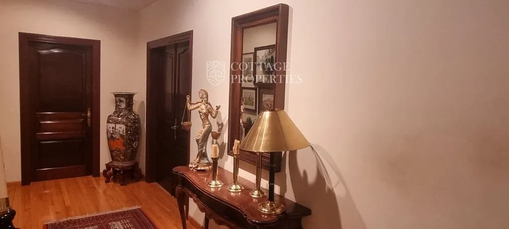 Esik - Luxury Villa with Lake View in Pla de l'Estany