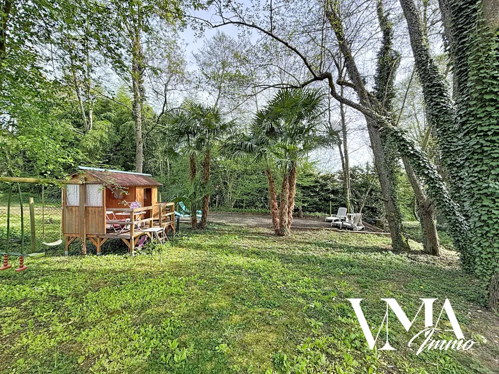 Jardin - Villa Familiale avec Jardin dans le Secteur Pierres Dorées