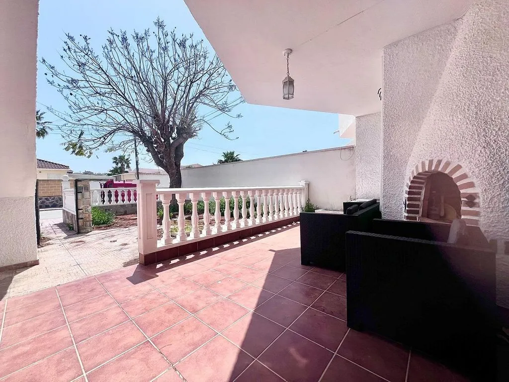 Terrass - Bungalow with Garden and Terrace in La Regia