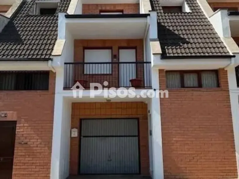Välivaade - Semi-Renovated Semi-Detached House in Barbastro